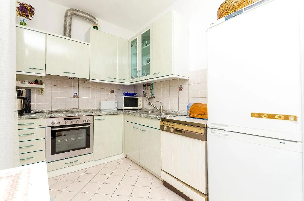 Apartments Marijana Trogir 0*,